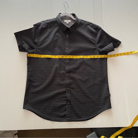 Calvin Klein Short Sleeve Button Up Shirt Black Stripe Button Sleeves Size Large - Picture 10 of 12